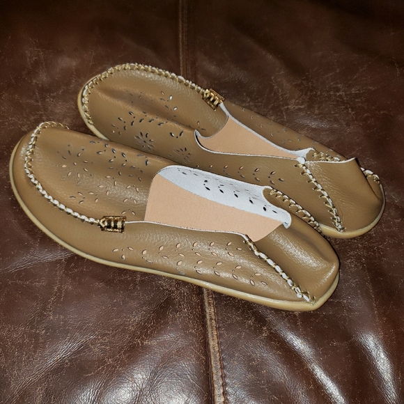 Shoes - Tan & Gold - •Unknown• | Slip-On Shoes